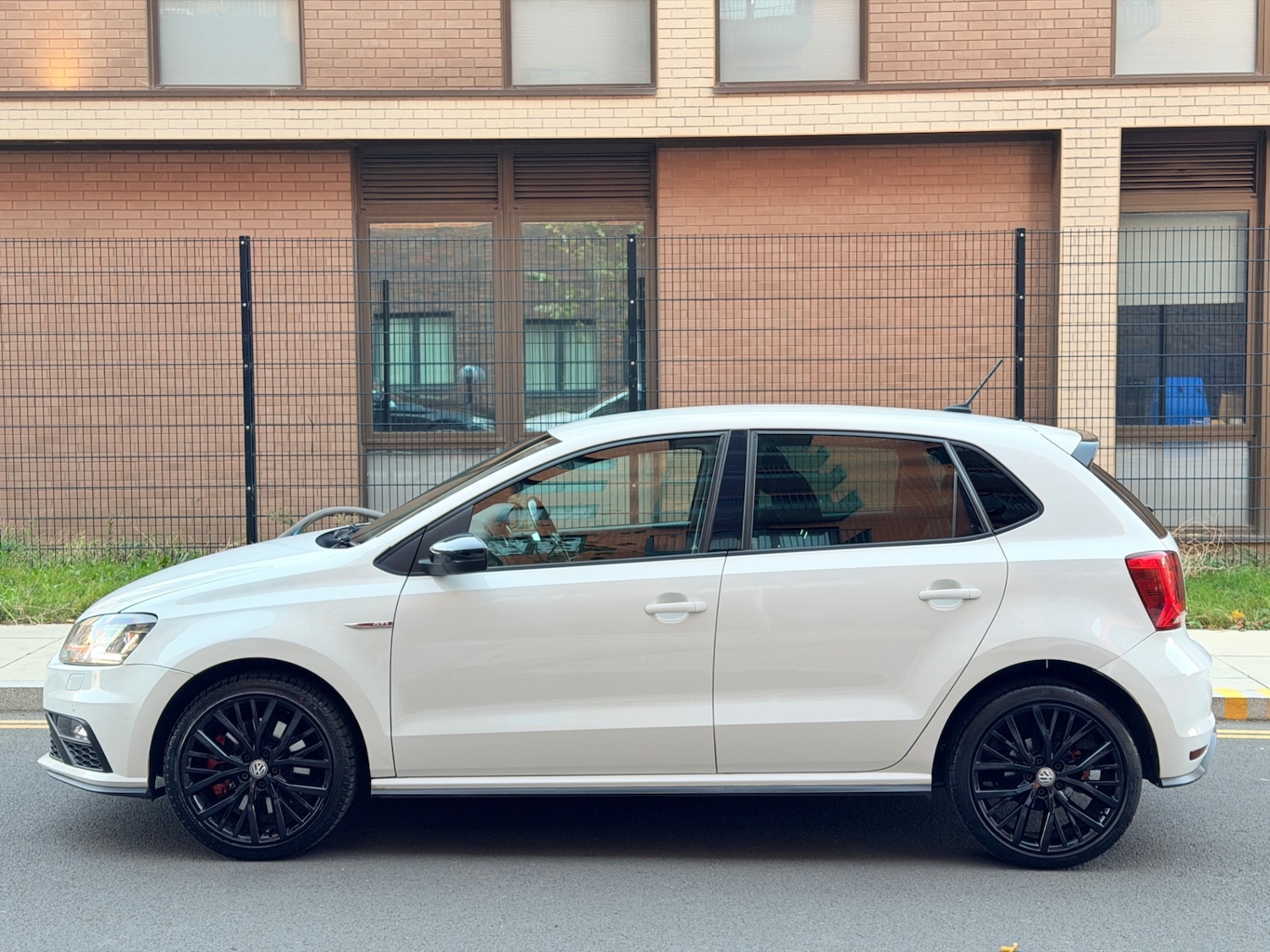 Used Volkswagen Polo 2016 for sale - 76372171: Photo 7