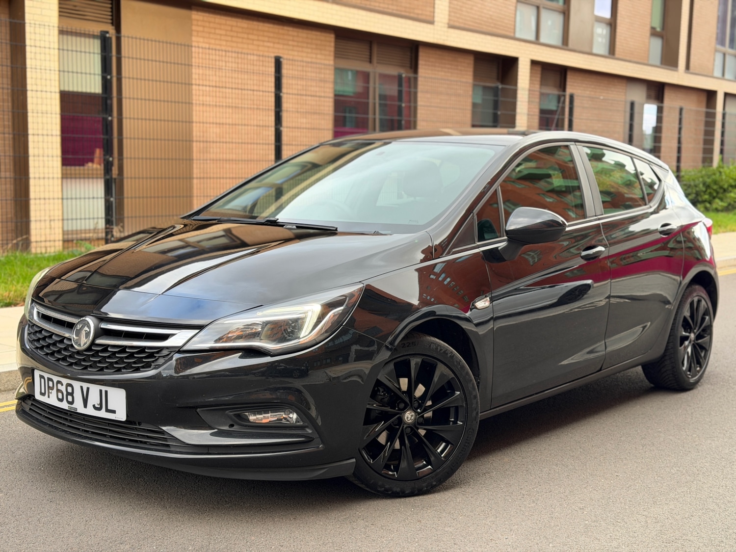 Used Vauxhall Astra 2018 for sale - 76372169: Photo 1
