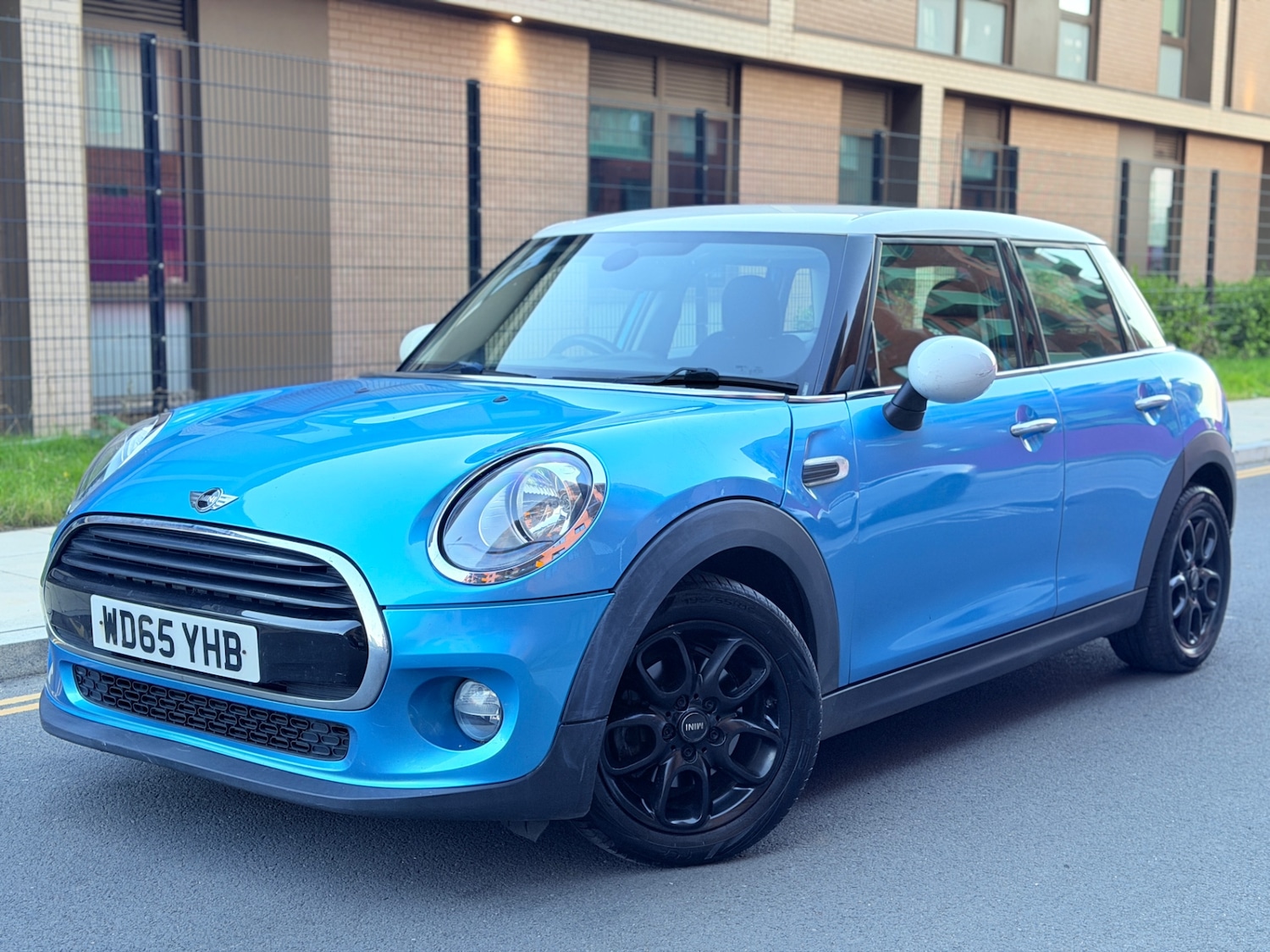 Used MINI Hatch 2015 for sale - 76473940: Photo 1