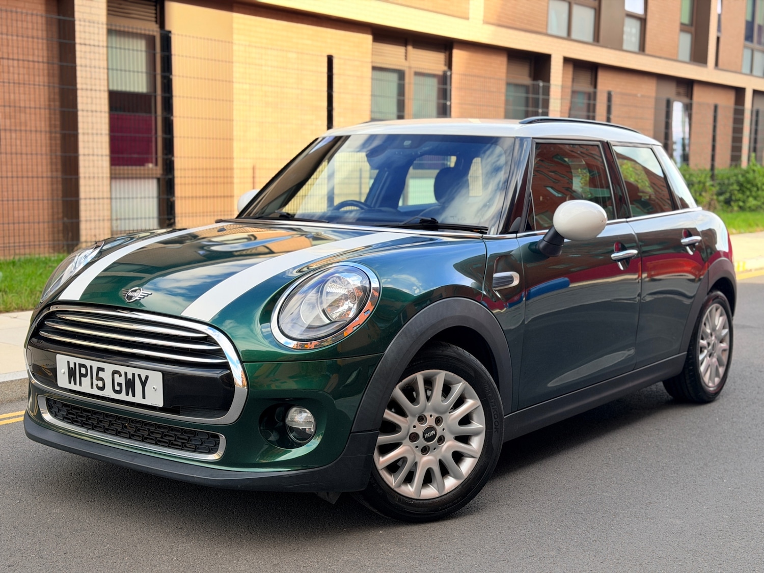 Used MINI Hatch 2015 for sale - 76198613: Photo 1