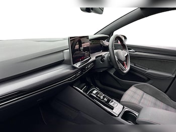 Used Volkswagen Golf 2025 for sale - 78070784: Photo