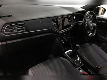 Used Volkswagen T-Roc 2019 for sale - 76796961: Photo