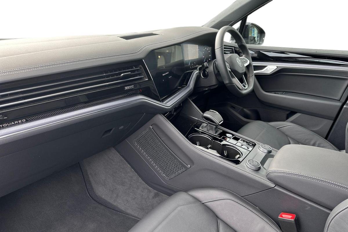 Used Volkswagen Touareg 2025 for sale - 76680568: Photo 2