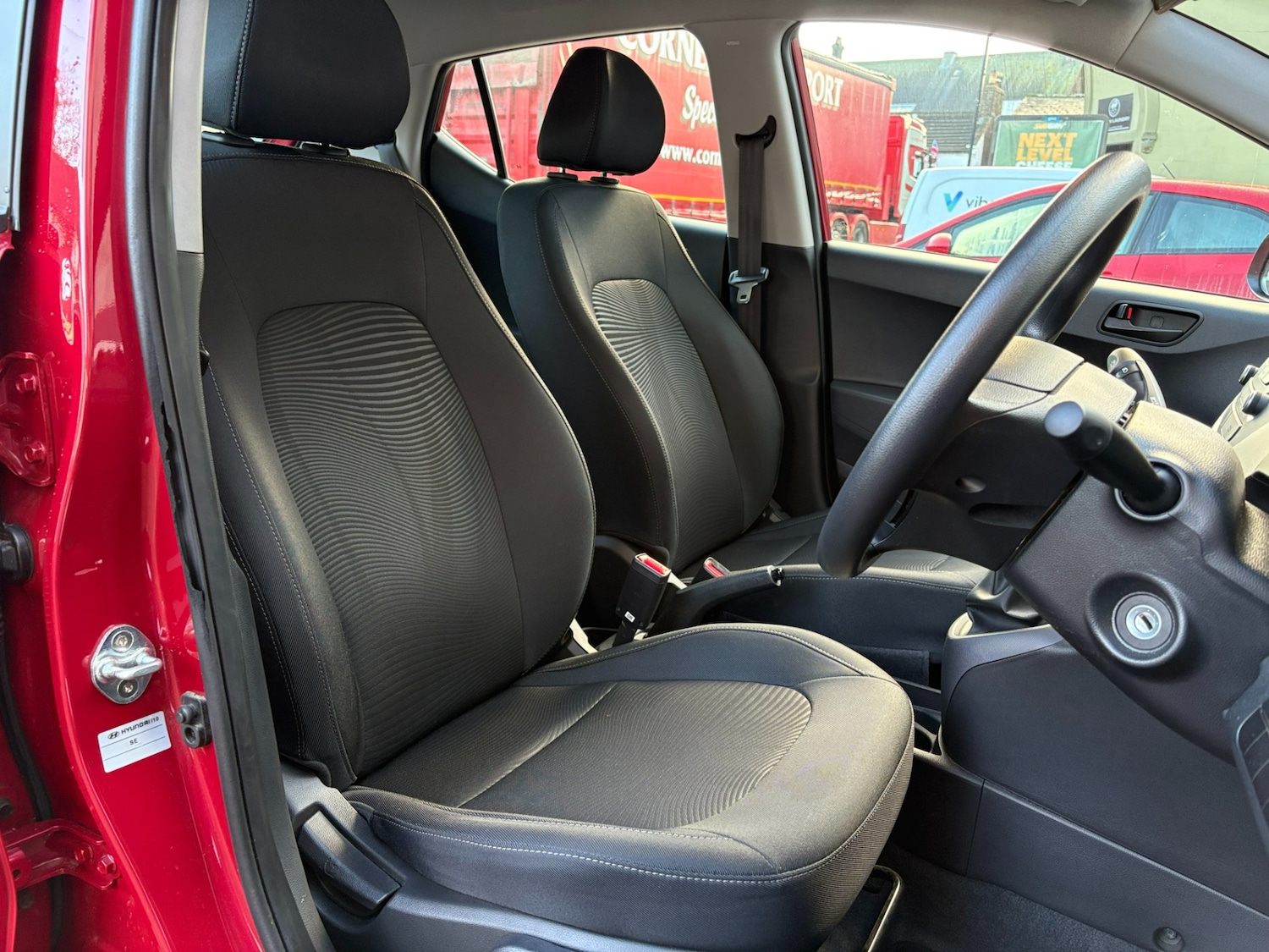 Used Hyundai i10 2017 for sale - 76532540: Photo 8