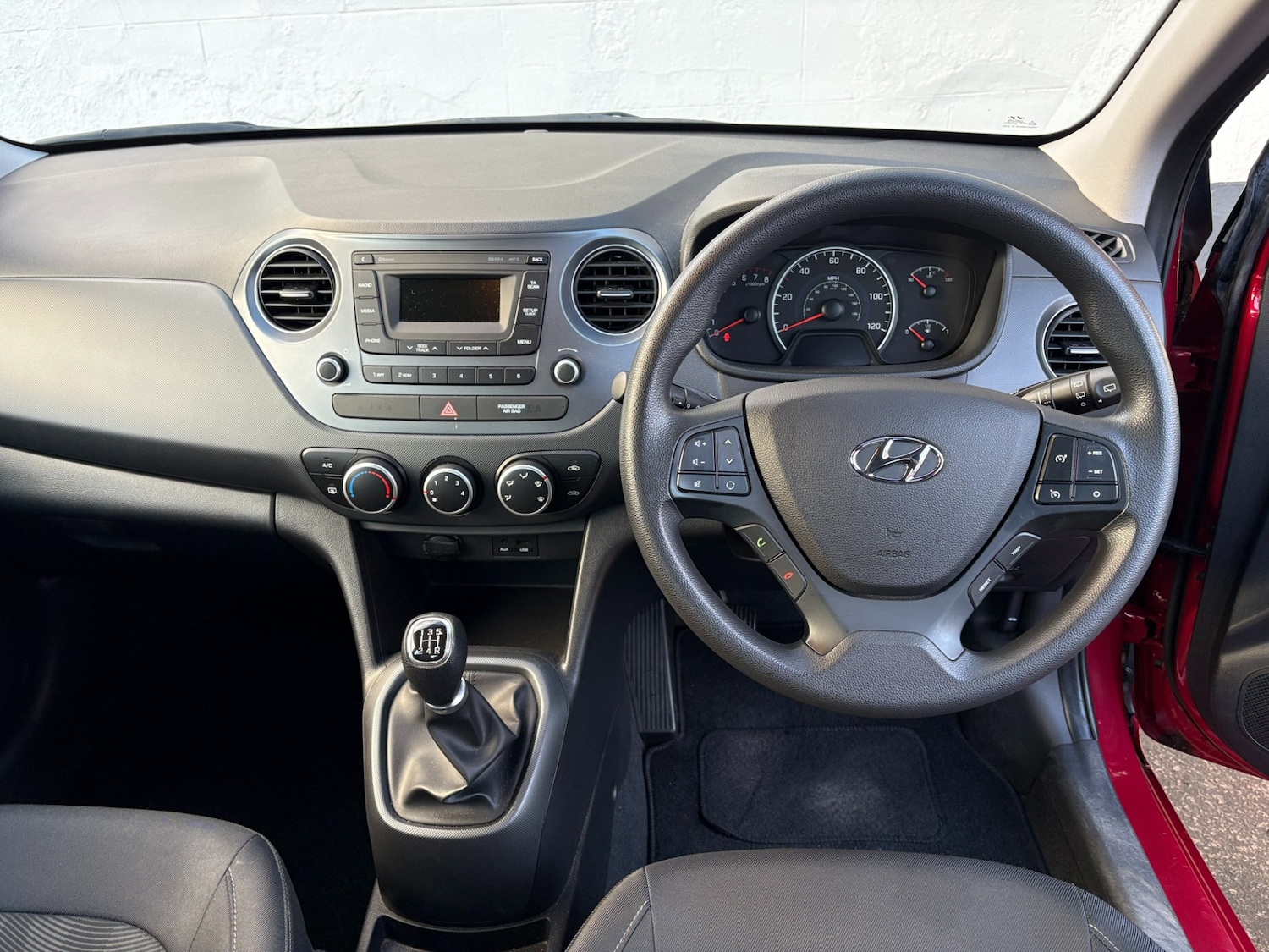 Used Hyundai i10 2017 for sale - 76532540: Photo 9