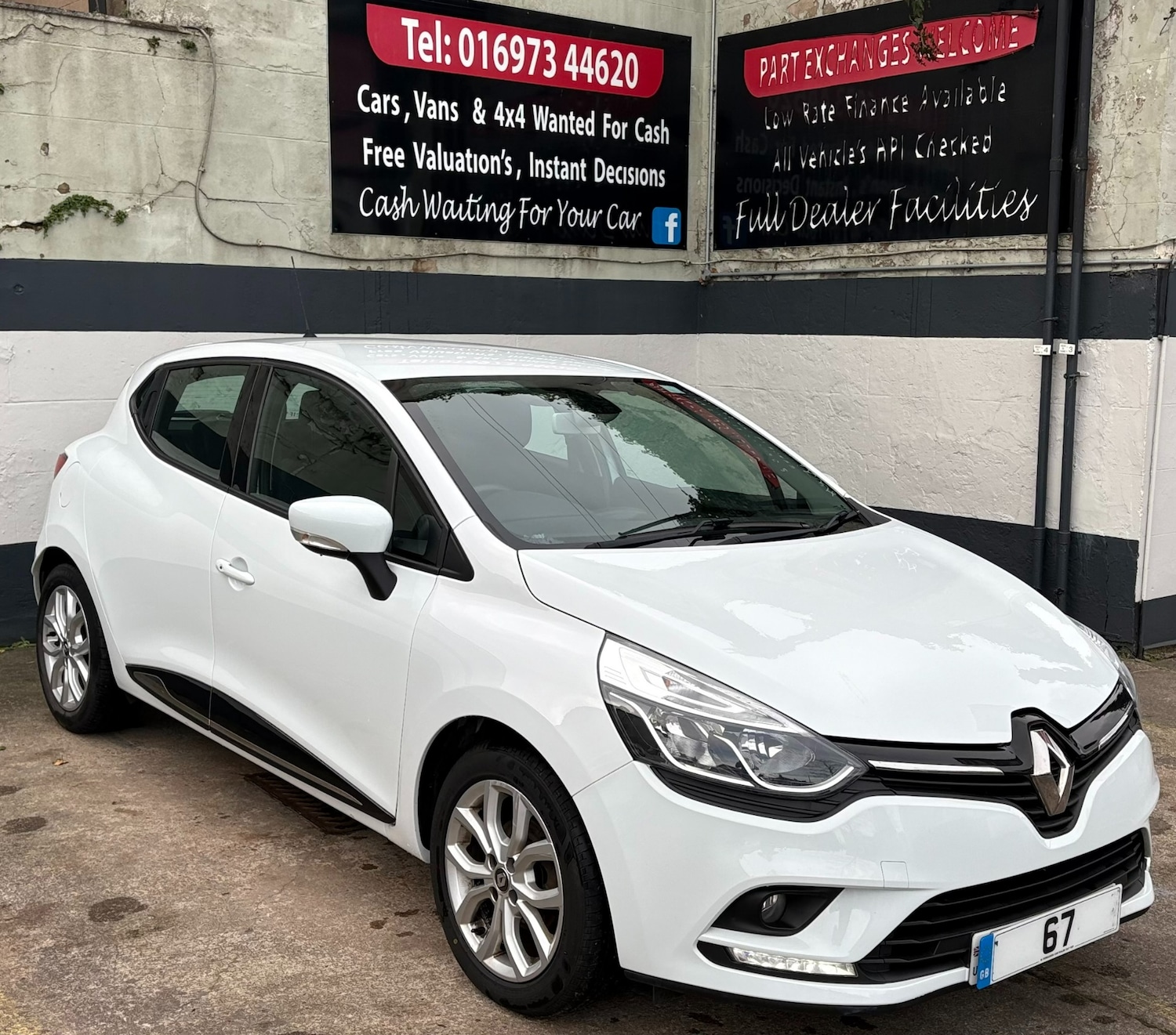 Used Renault Clio 2017 for sale - 76652831: Photo 1