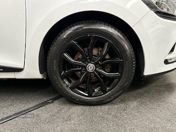 Used Renault Clio 2018 for sale - 76419359: Photo