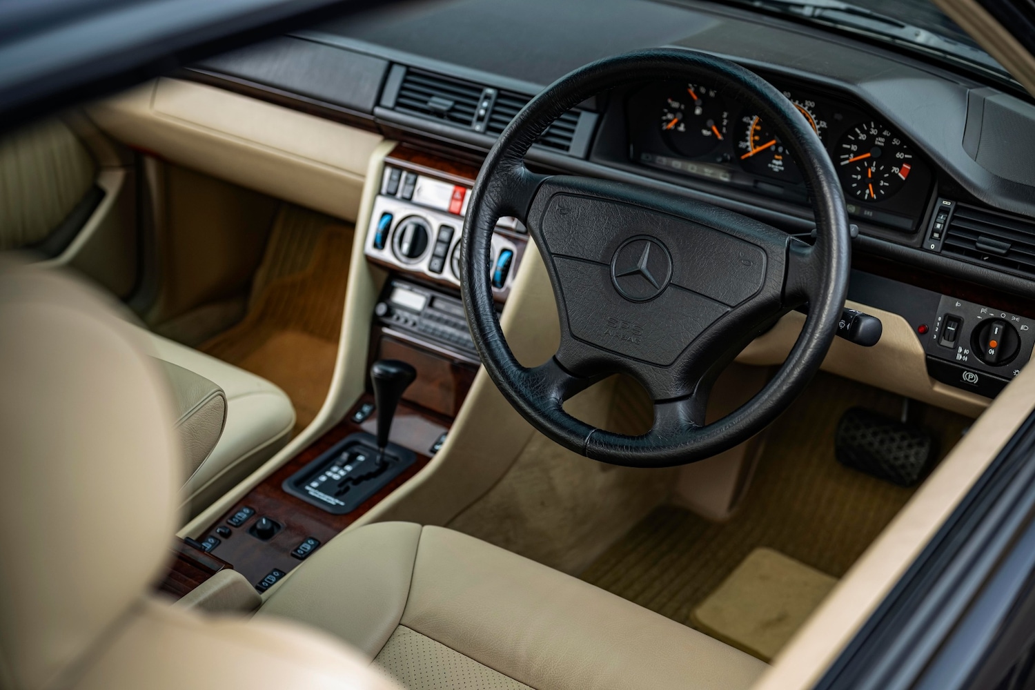 Used Mercedes-Benz E Class 1994 for sale - 76971171: Photo 10