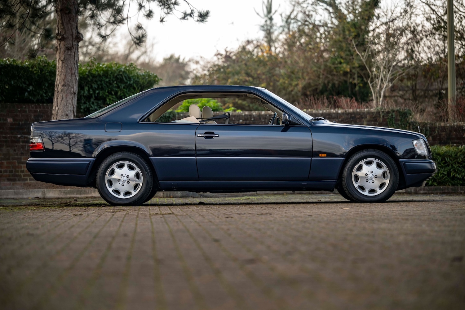 Used Mercedes-Benz E Class 1994 for sale - 76971171: Photo 2