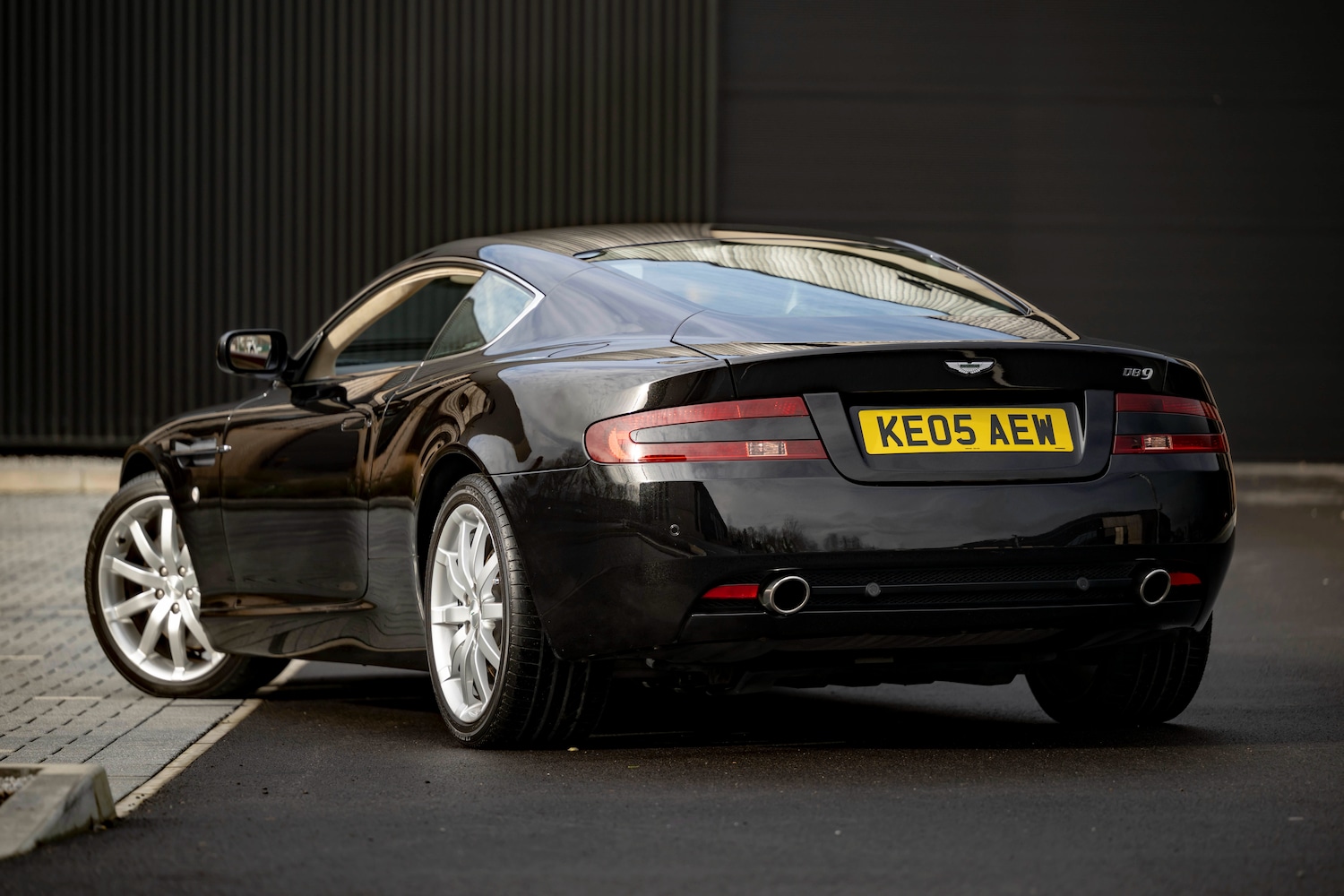 Used Aston Martin DB9 2005 for sale - 77607399: Photo 3