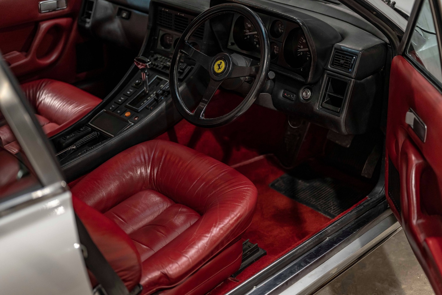 Used Ferrari 400i 1984 for sale - 76638377: Photo 10