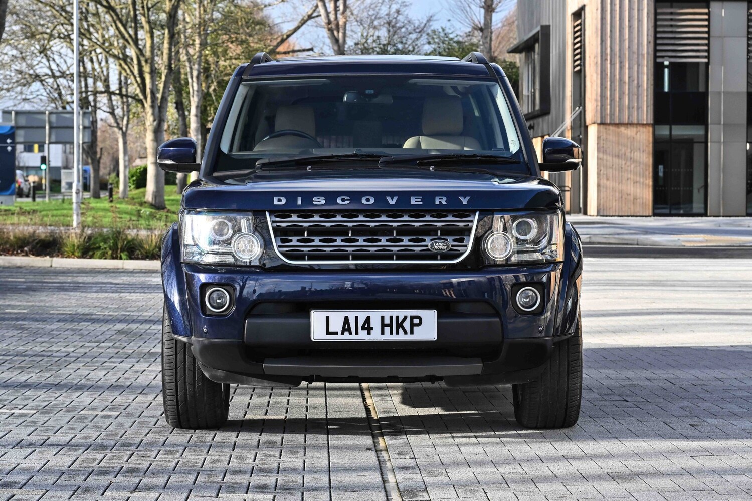 Used Land Rover Discovery 2025 for sale - 77001253: Photo 2