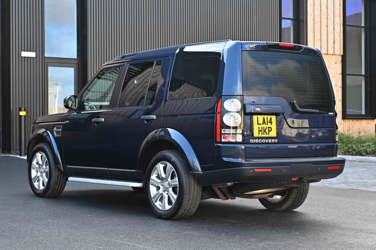 Used Land Rover Discovery 2025 for sale - 77001253: Photo 4