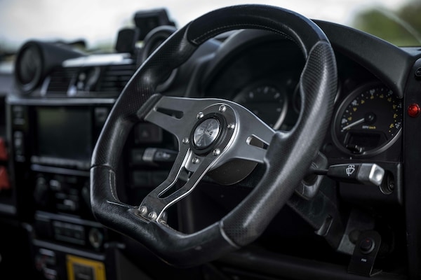 Used Land Rover Defender 110 2010 for sale - 76320590: Photo 11
