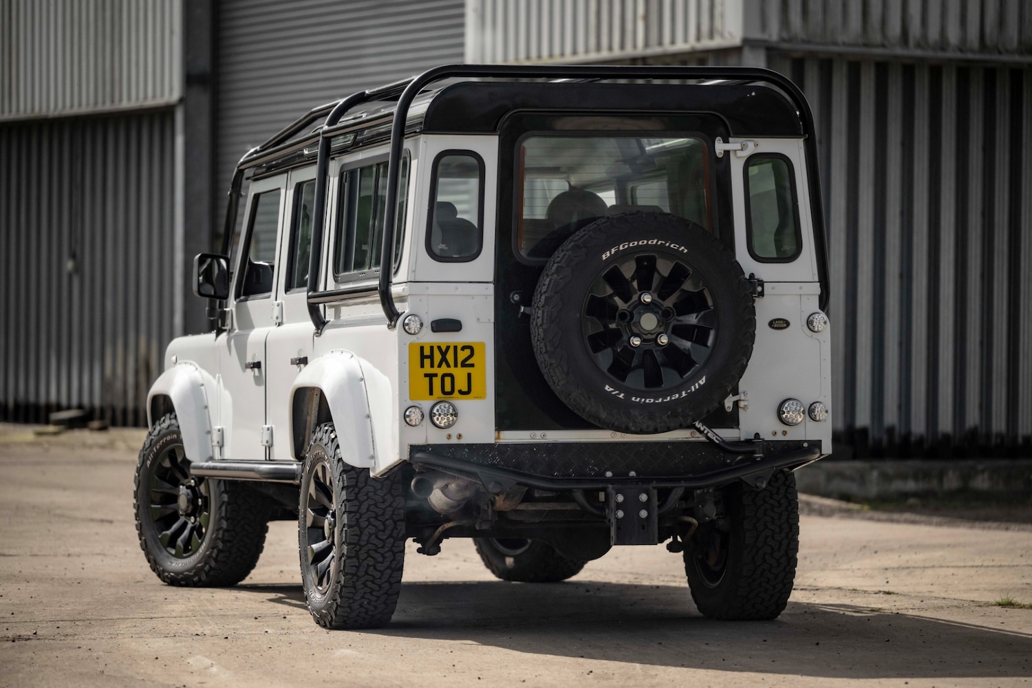 Used Land Rover Defender 110 2025 for sale - 78106010: Photo 3