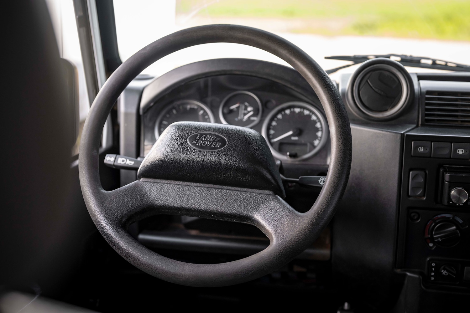 Used Land Rover Defender 110 2025 for sale - 78106010: Photo 5