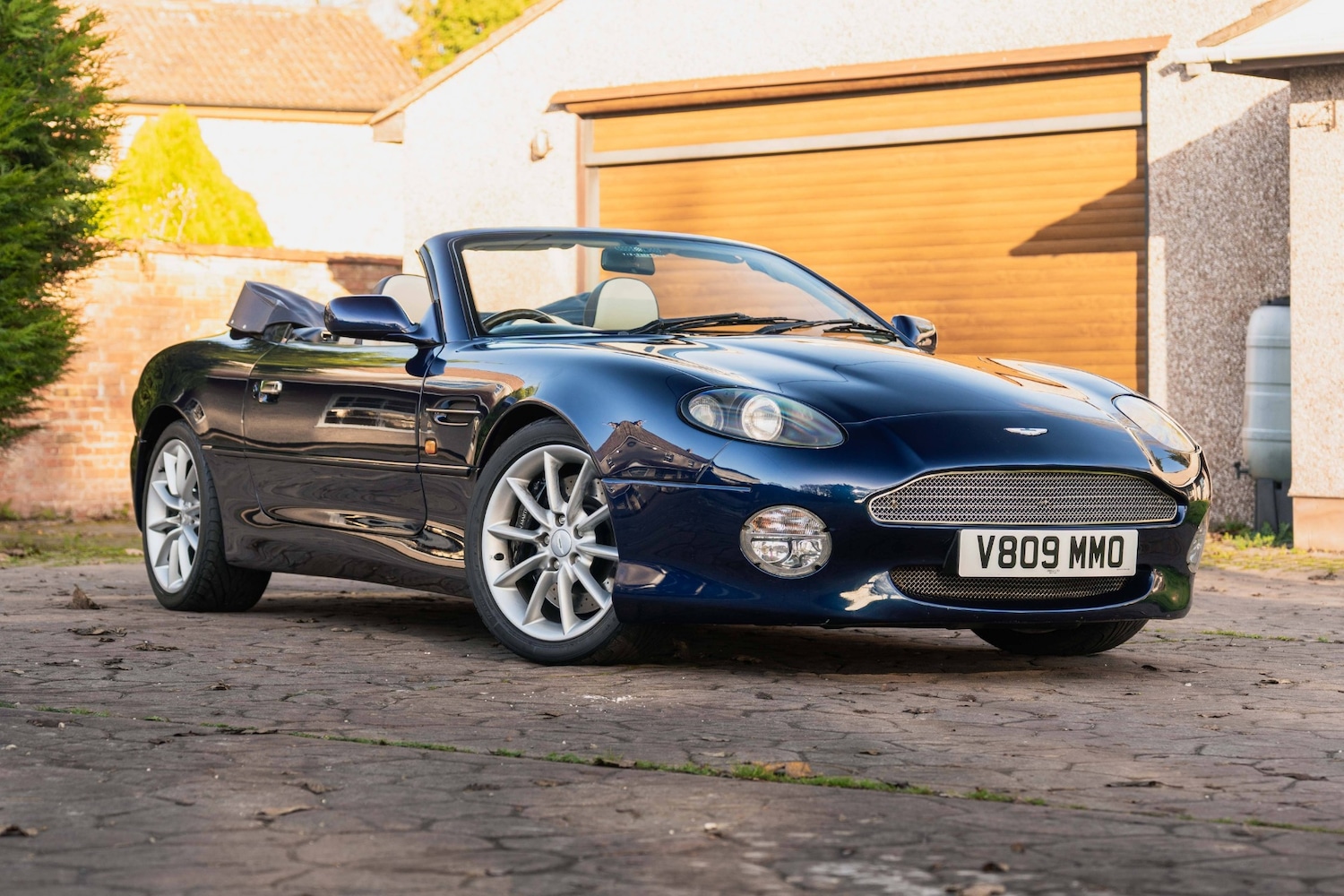 Used Aston Martin DB7 2000 for sale - 76682667: Photo 1