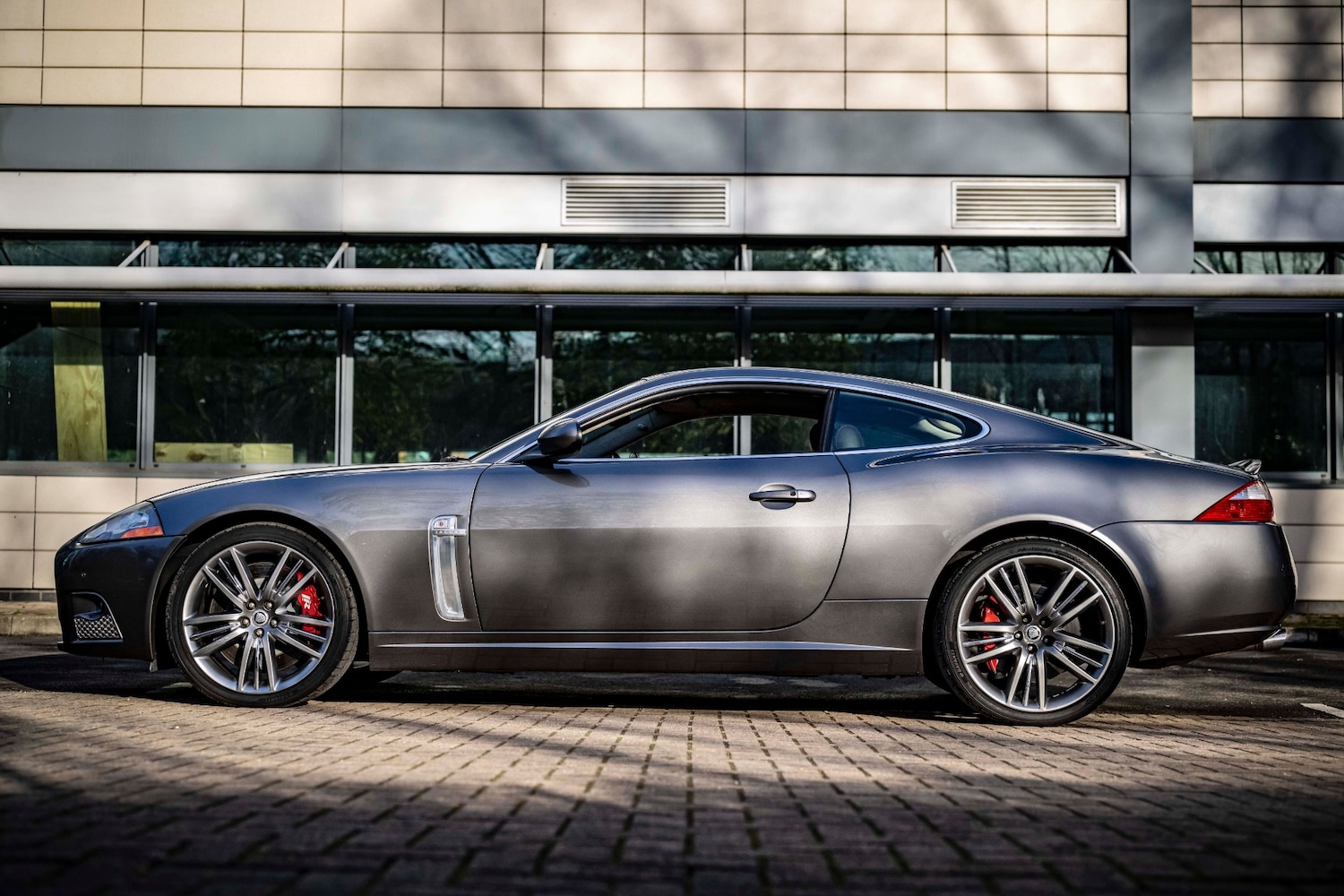 Used Jaguar XKR 2025 for sale - 76980323: Photo 2