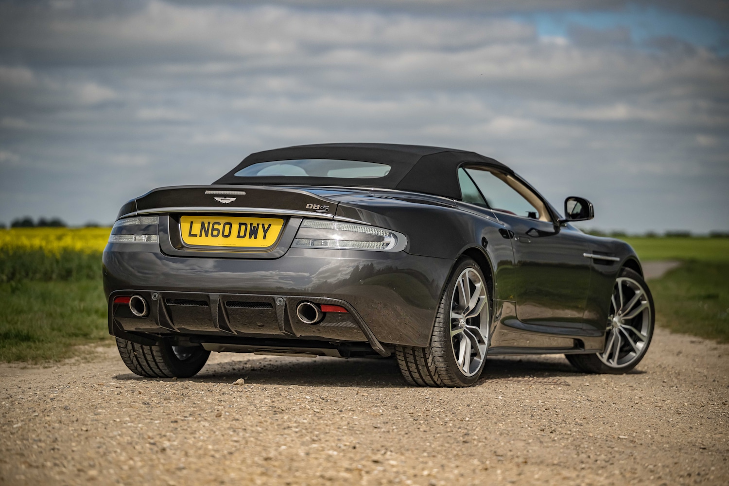 Used Aston Martin DBS 2010 for sale - 78190287: Photo 3