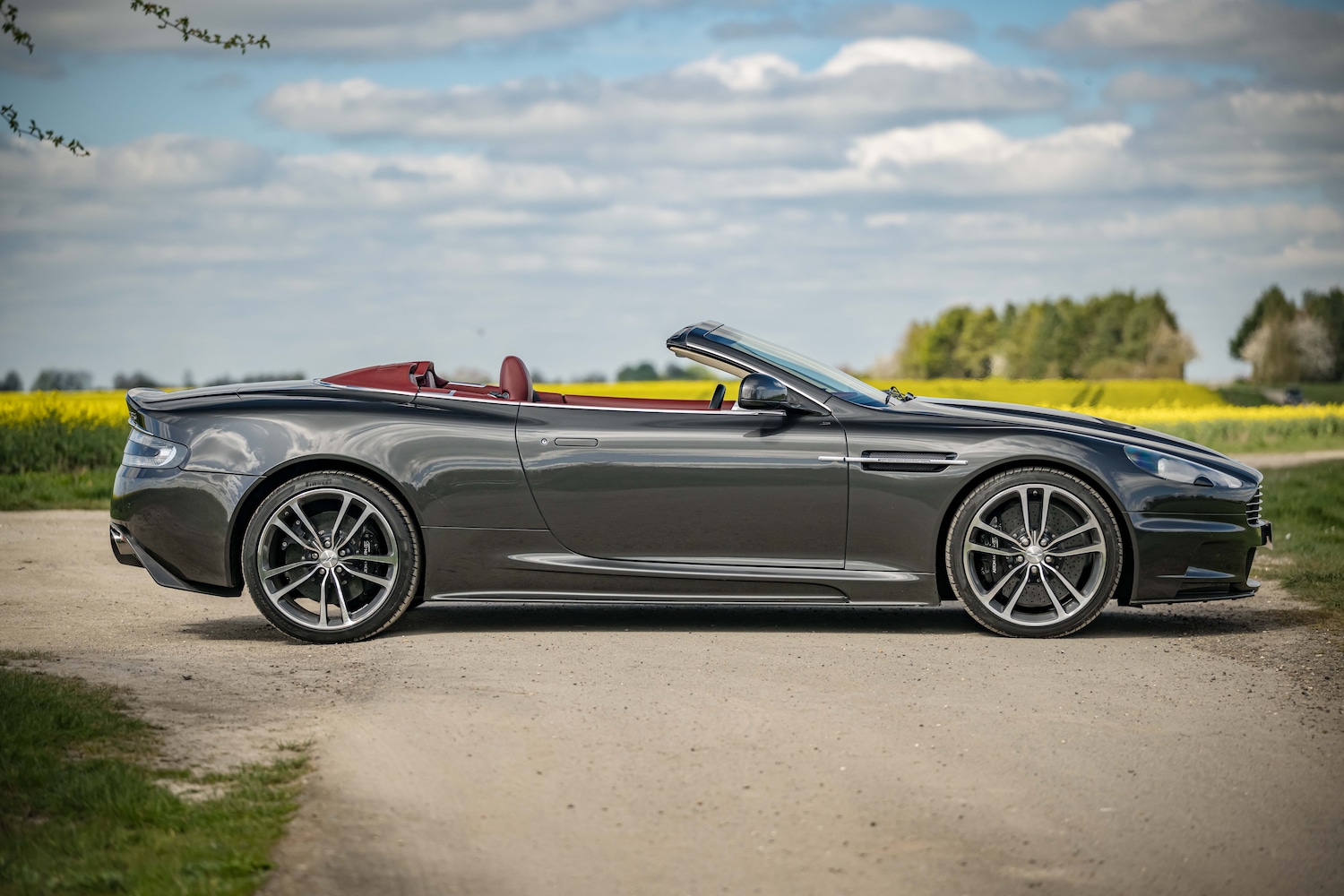 Used Aston Martin DBS 2010 for sale - 78190287: Photo 4