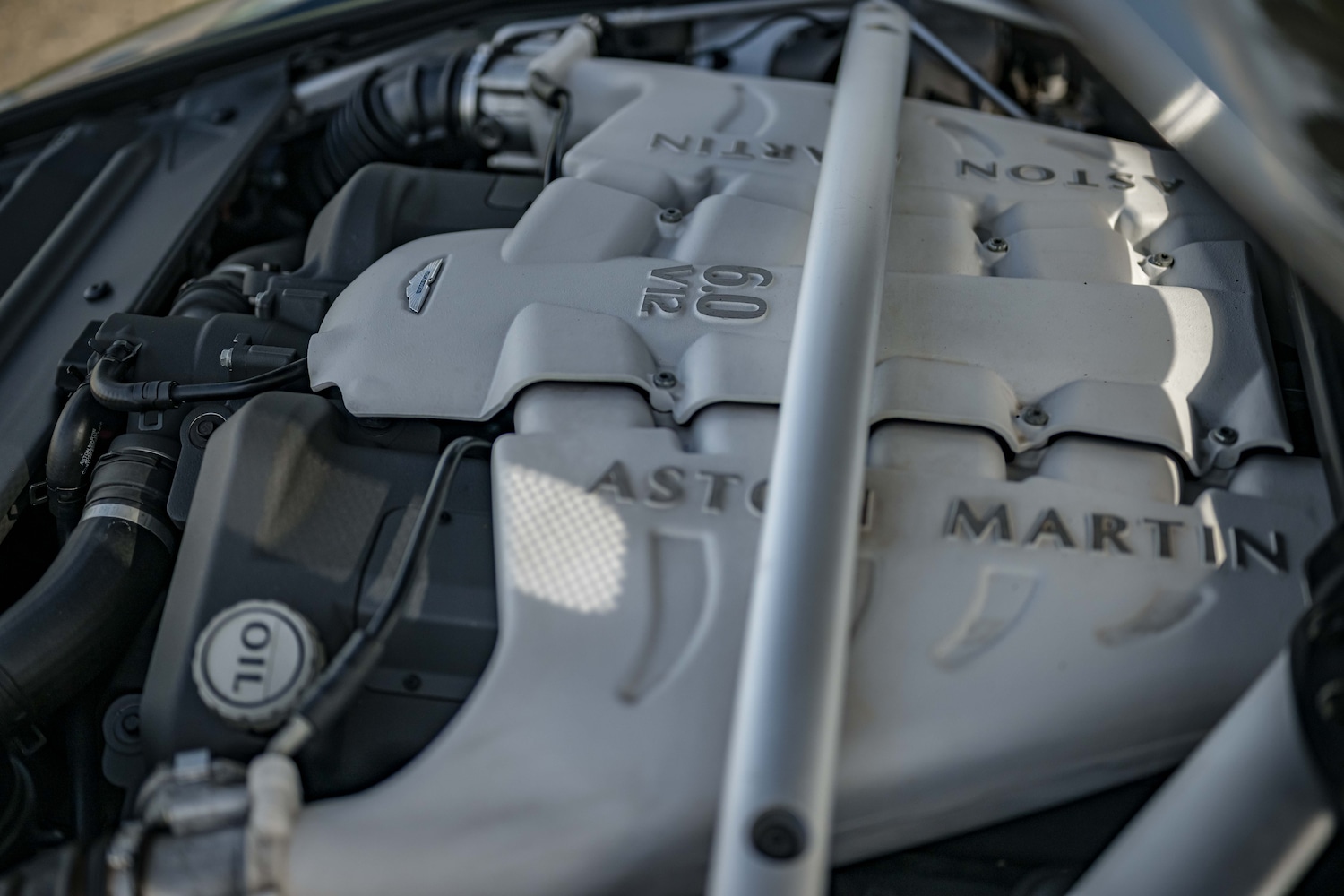 Used Aston Martin DBS 2010 for sale - 78190287: Photo 6