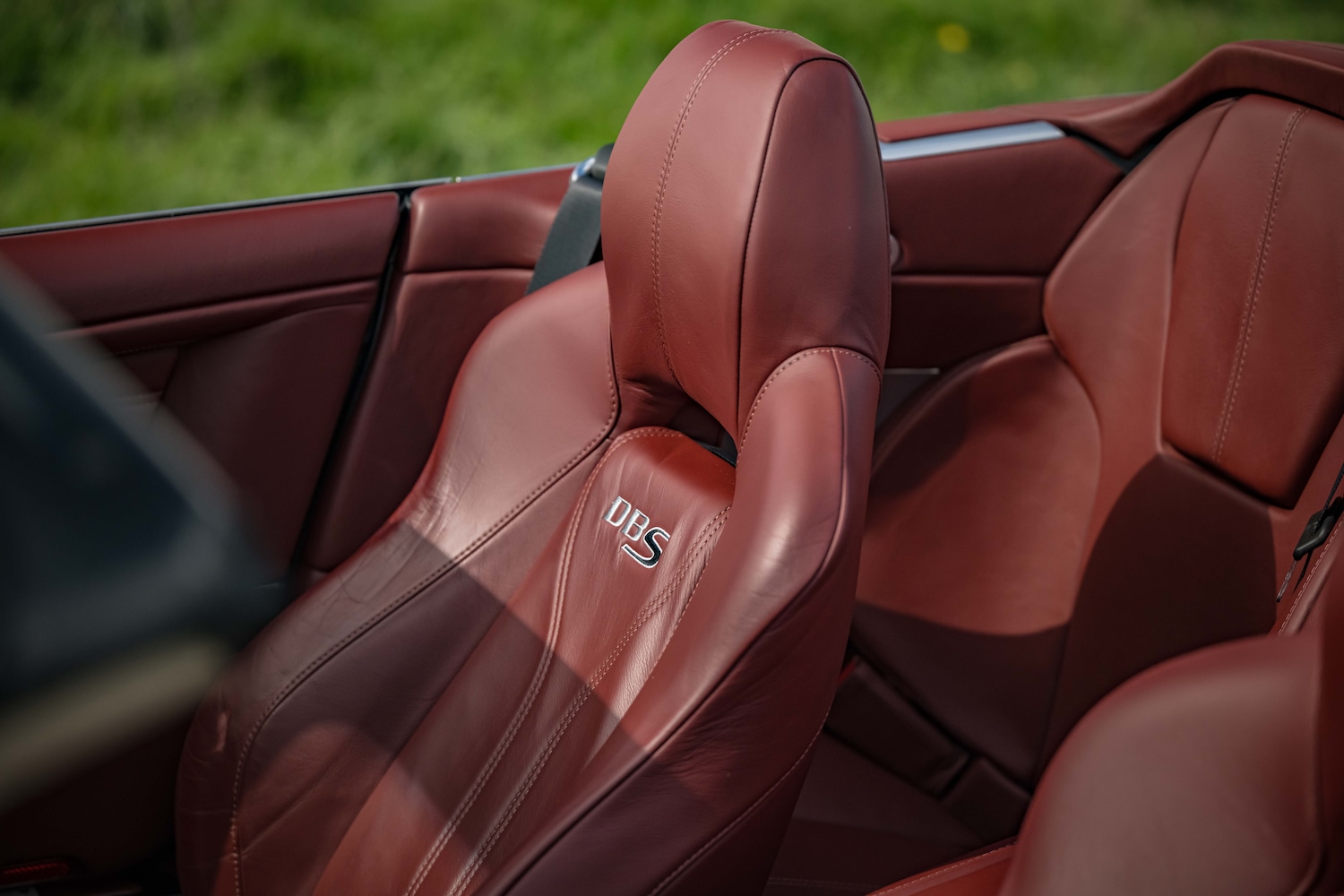 Used Aston Martin DBS 2010 for sale - 78190287: Photo 9