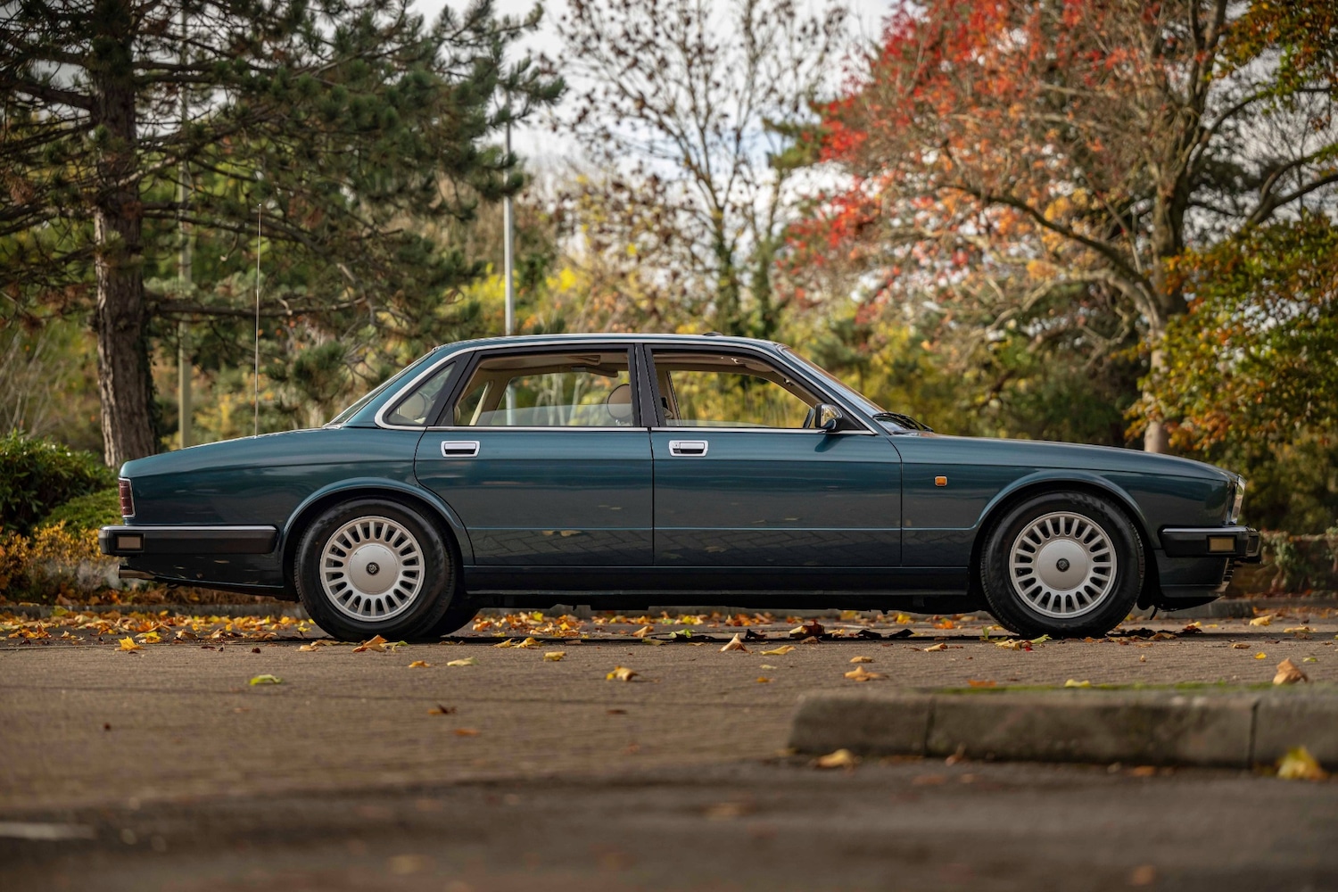 Used Jaguar XJ12 1994 for sale - 76381896: Photo 5