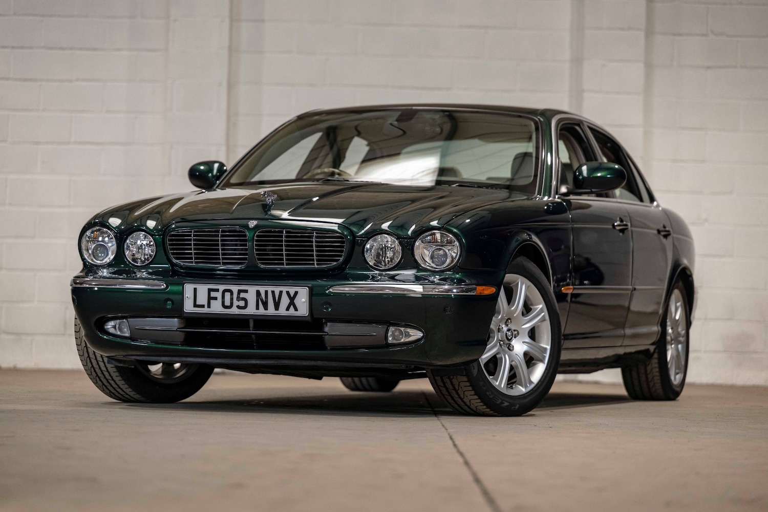 Used Jaguar XJ 2025 for sale - 76362722: Photo 3
