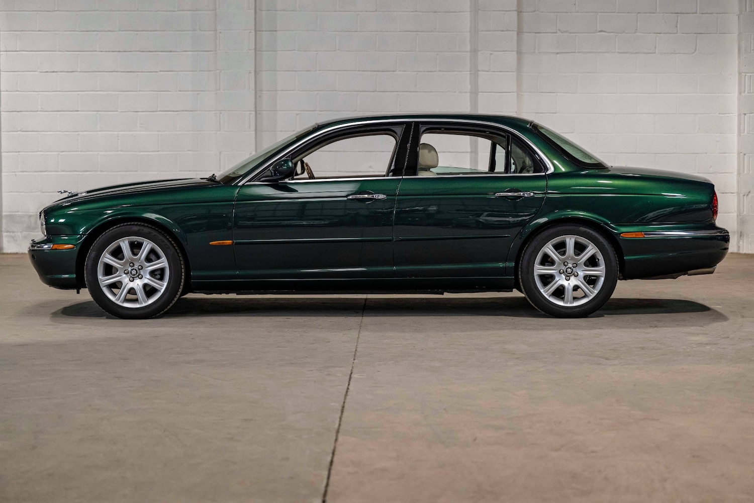 Used Jaguar XJ 2025 for sale - 76362722: Photo 7