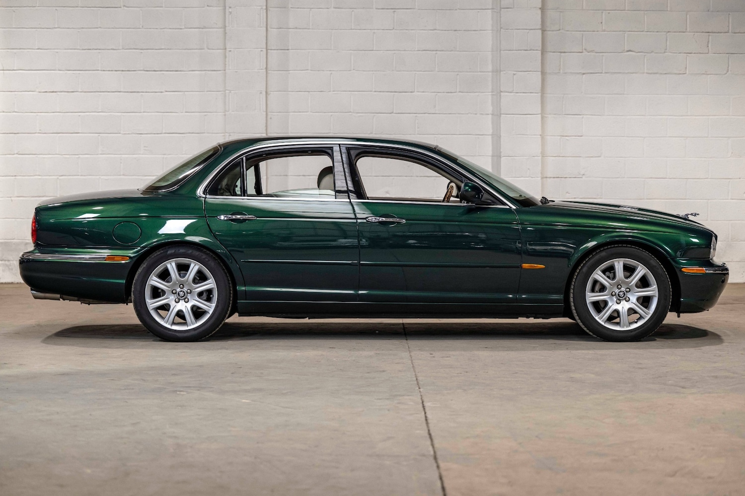 Used Jaguar XJ 2025 for sale - 76362722: Photo 8