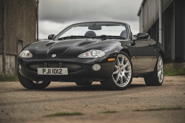 Used Jaguar XKR 2001 for sale - 76252428: Photo 1