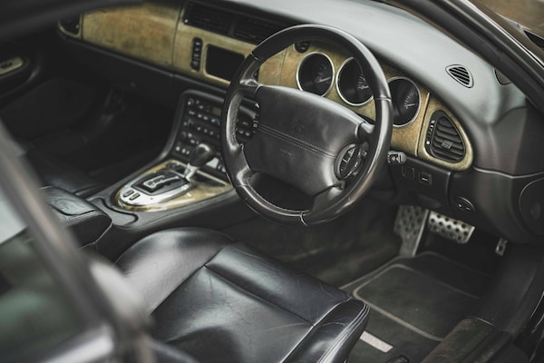 Used Jaguar XKR 2001 for sale - 76252428: Photo 6