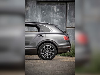 Used Bentley Bentayga 2018 for sale - 79559298: Photo