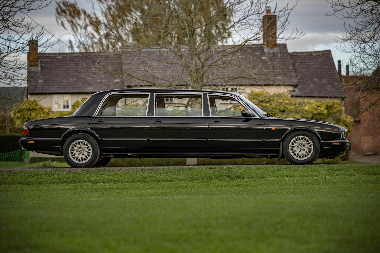 Used Jaguar XJ 2003 for sale - 76392336: Photo 12