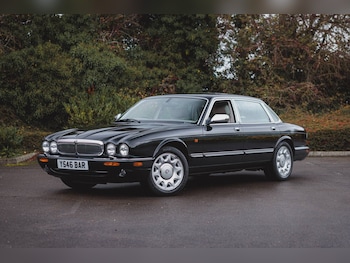 Used Daimler 4.0 2001 for sale - 76553736: Photo