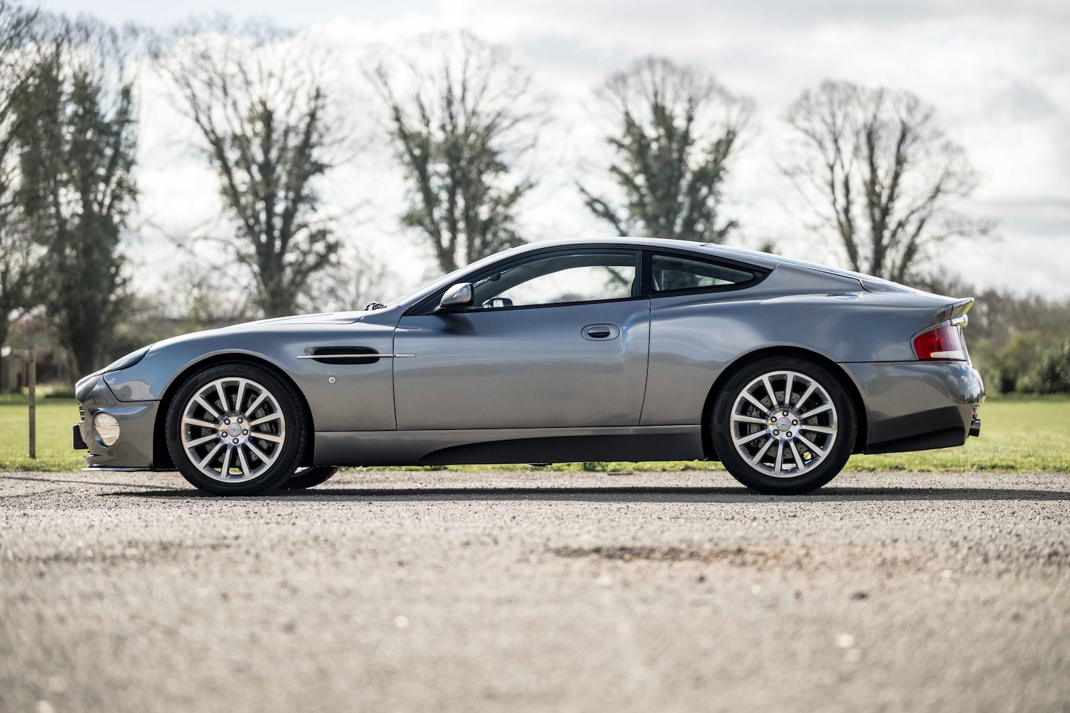 Used Aston Martin Vanquish 2001 for sale - 78064198: Photo 4