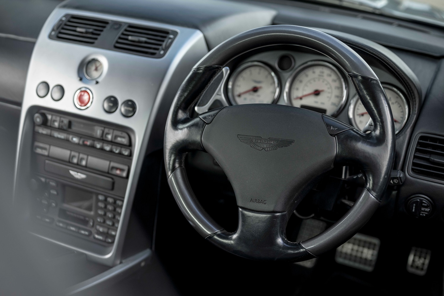 Used Aston Martin Vanquish 2001 for sale - 78064198: Photo 5