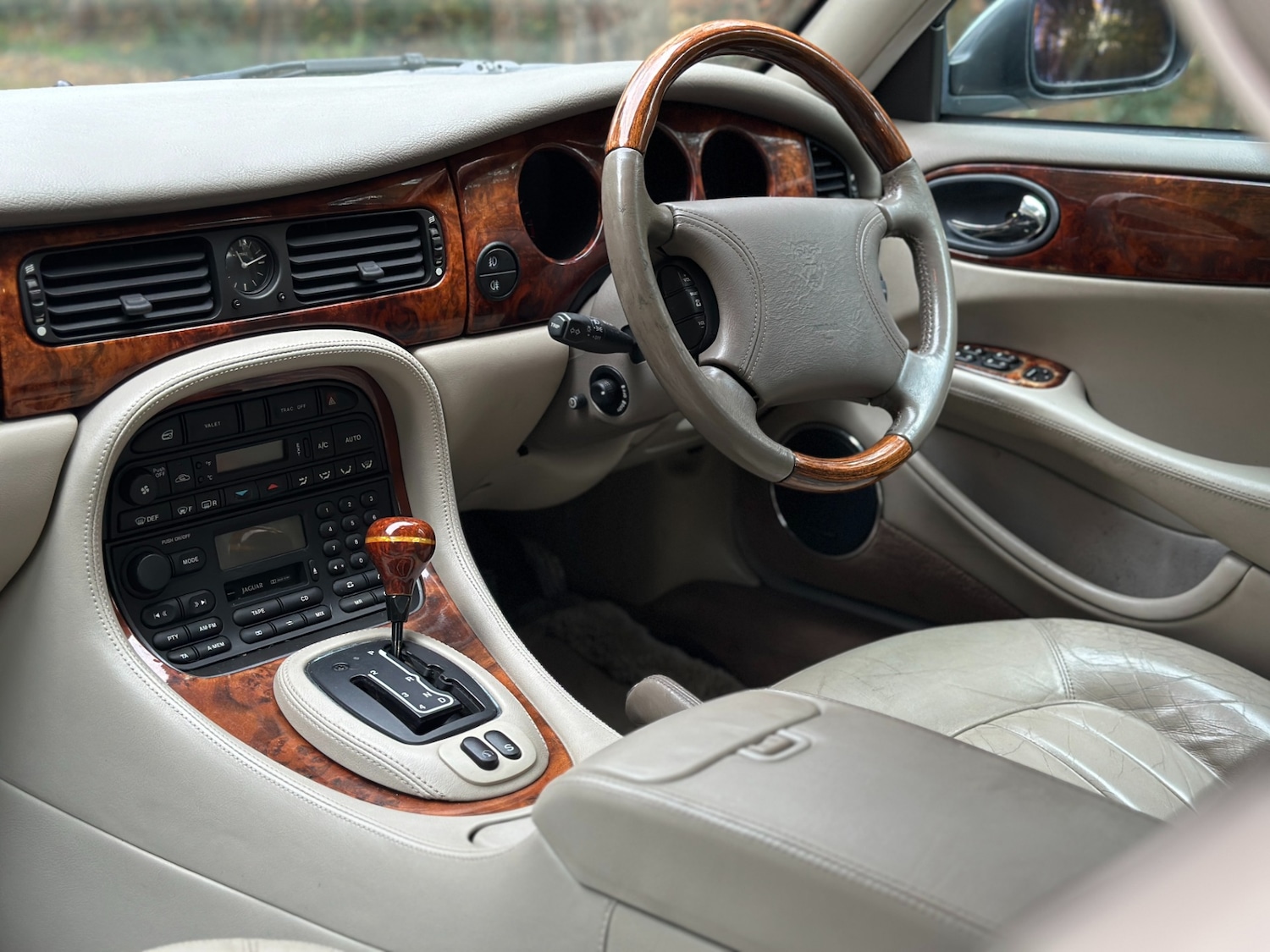 Used Jaguar XJ 1999 for sale - 76507385: Photo 7