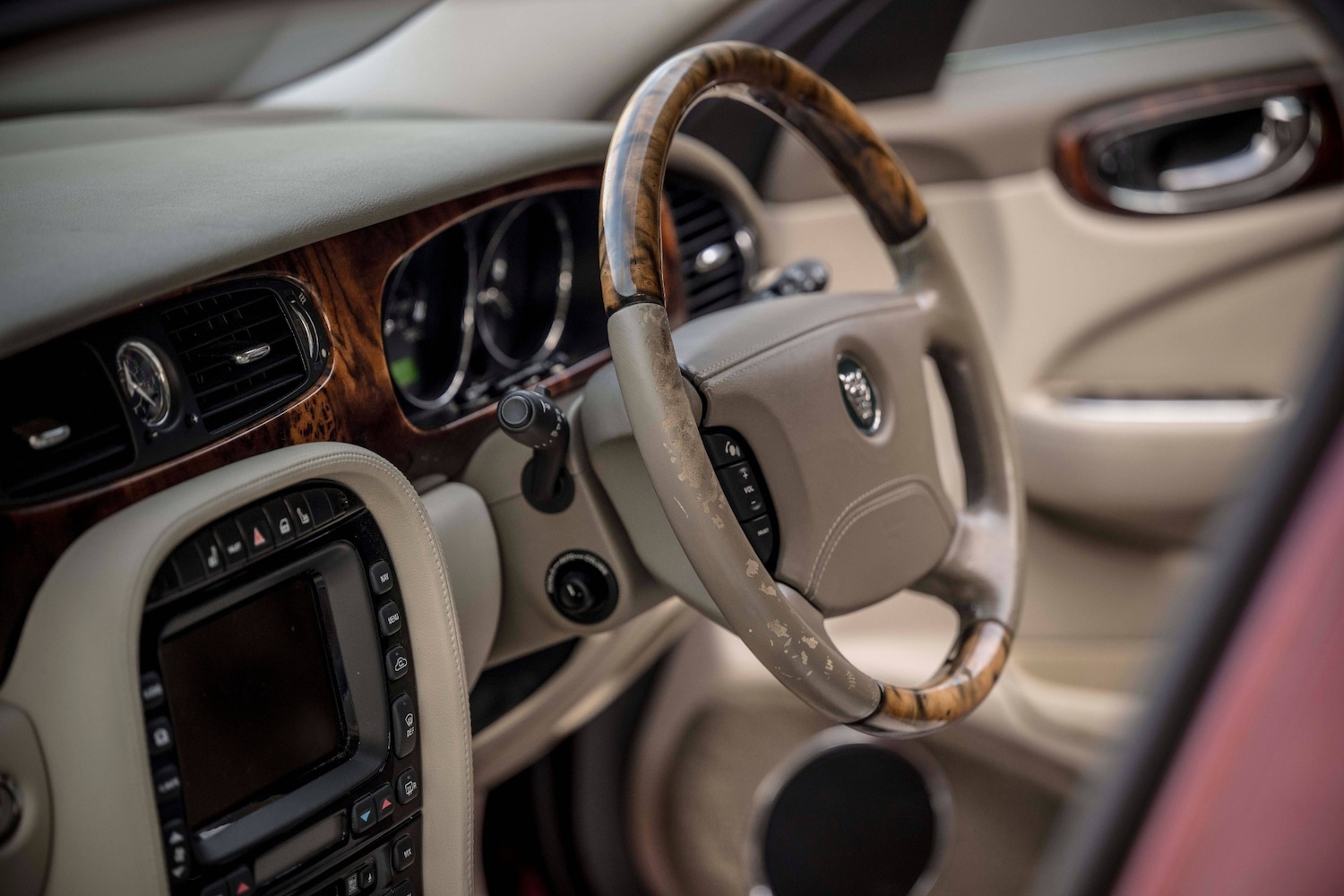 Used Jaguar XJ 2023 for sale - 76722387: Photo 4