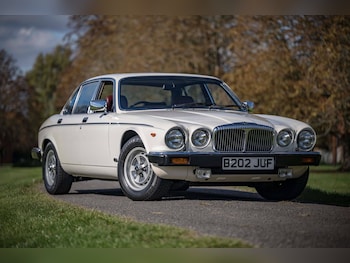 Used Daimler 4.2 1984 for sale - 76142609: Photo