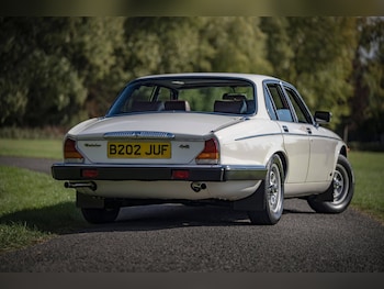 Used Daimler 4.2 1984 for sale - 76142609: Photo