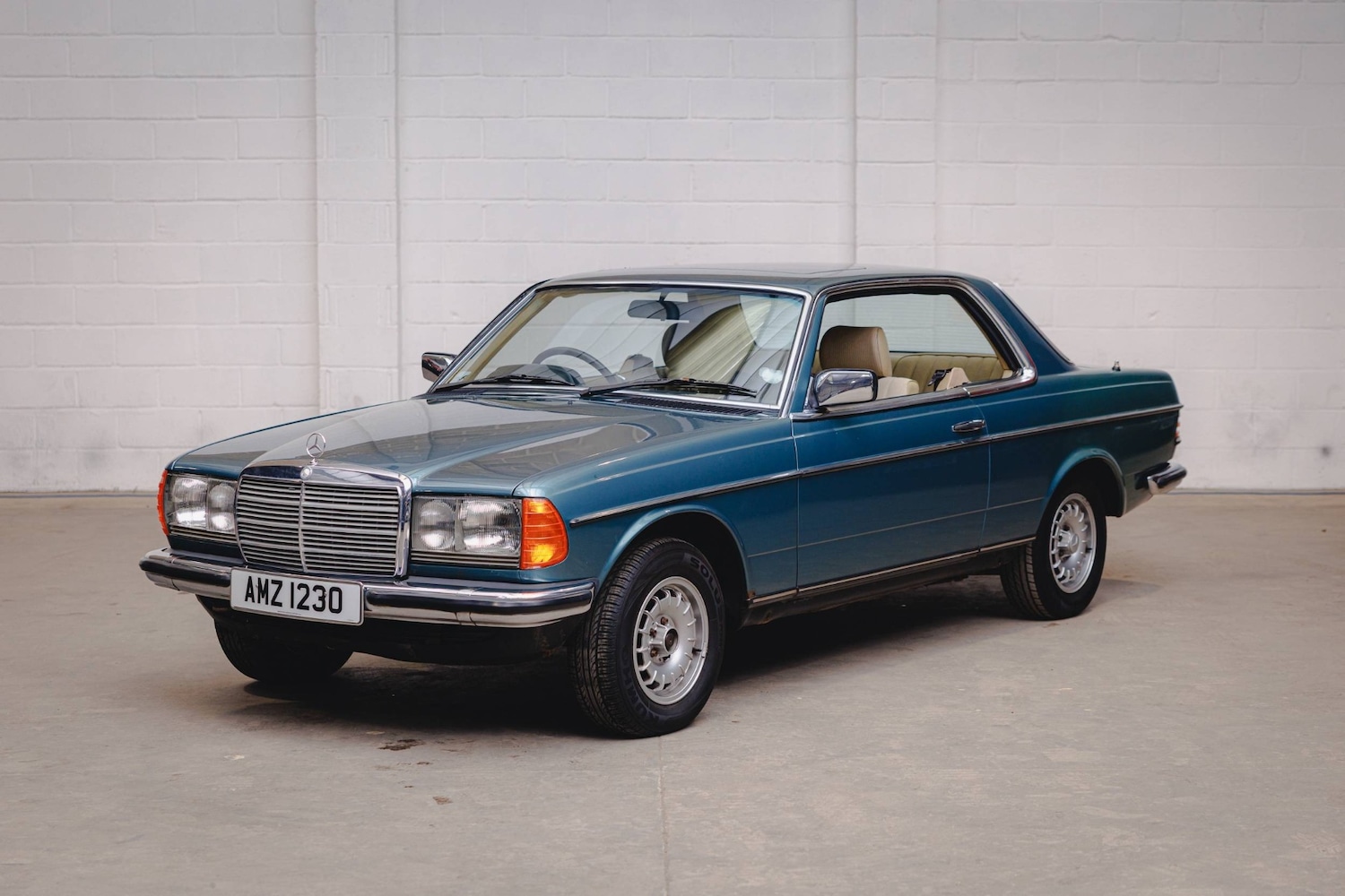 Used Mercedes-Benz 230 1985 for sale - 76543154: Photo 1