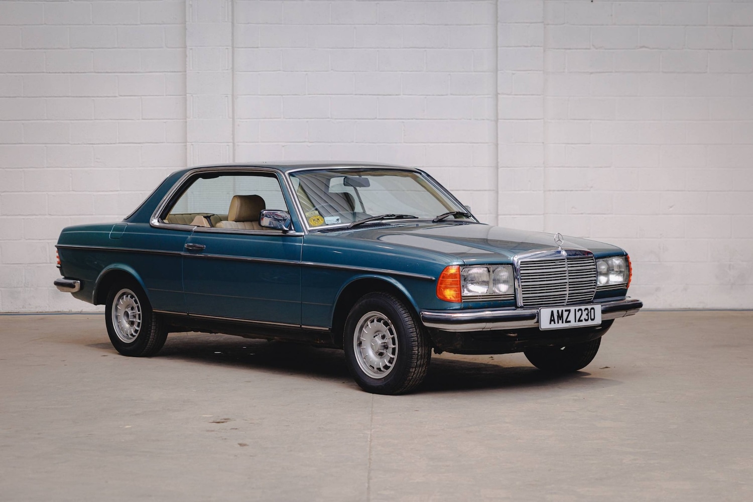 Used Mercedes-Benz 230 1985 for sale - 76543154: Photo 3