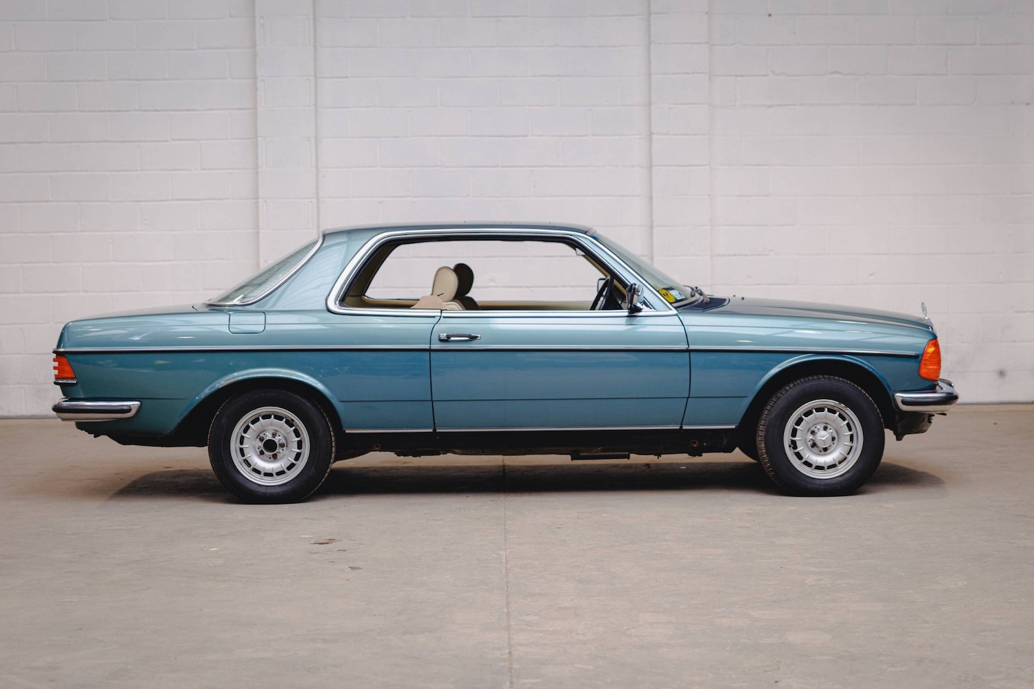 Used Mercedes-Benz 230 1985 for sale - 76543154: Photo 6