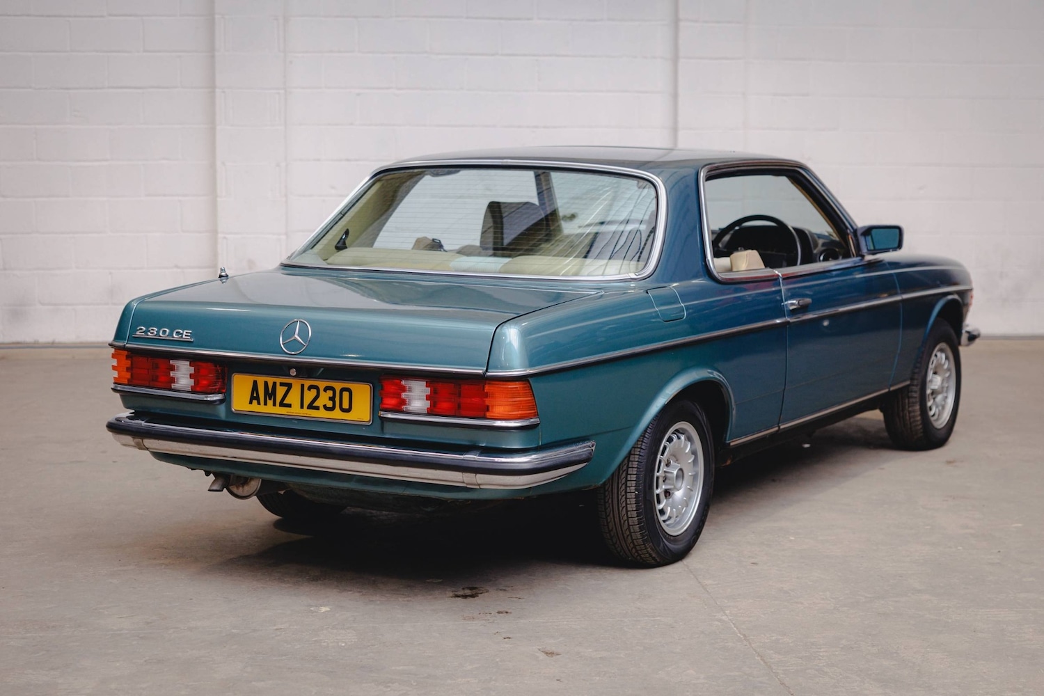 Used Mercedes-Benz 230 1985 for sale - 76543154: Photo 9