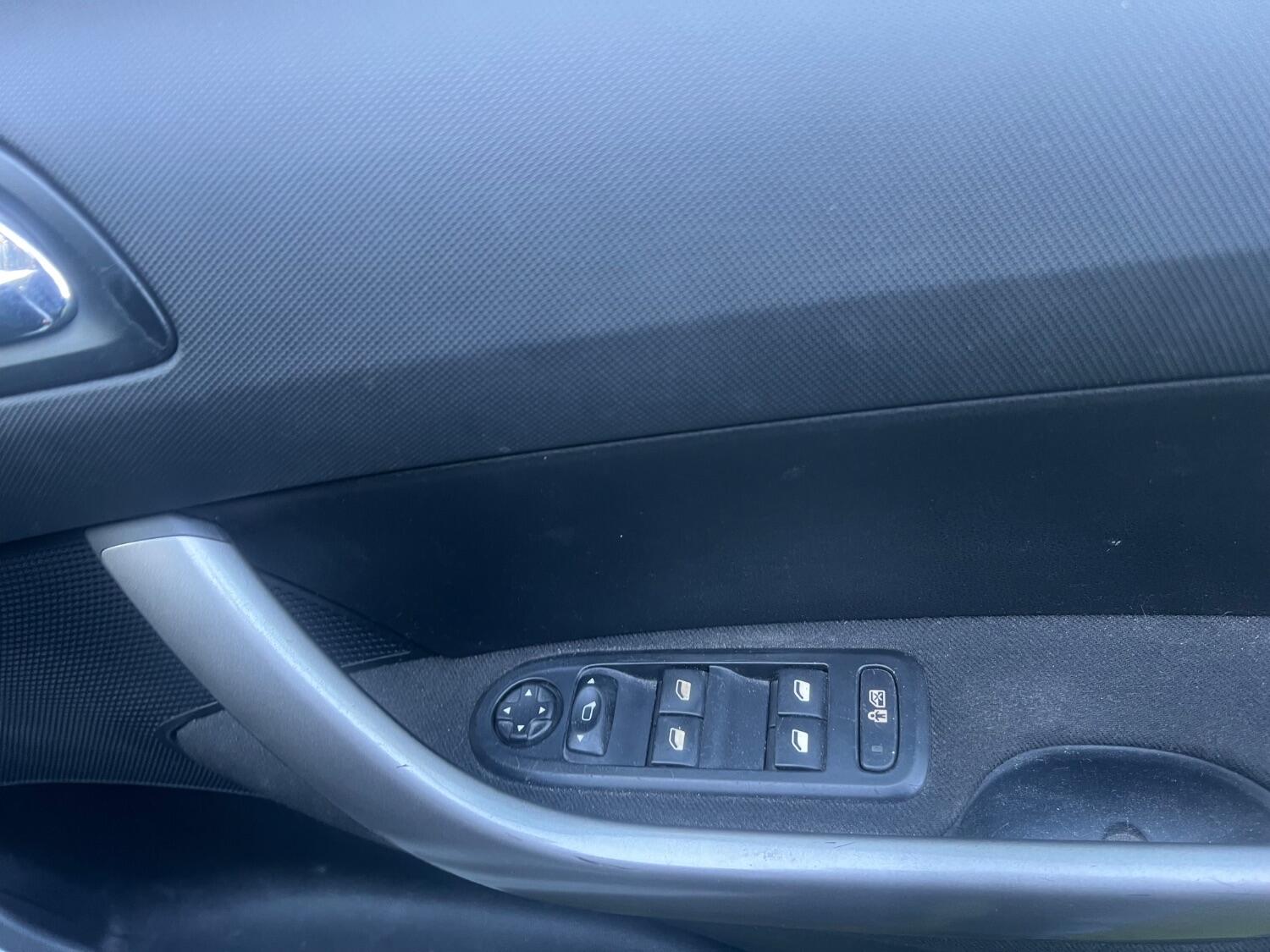 Used Peugeot 308 2010 for sale - 76177035: Photo 12