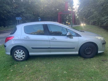 Used Peugeot 308 2010 for sale - 76177035: Photo