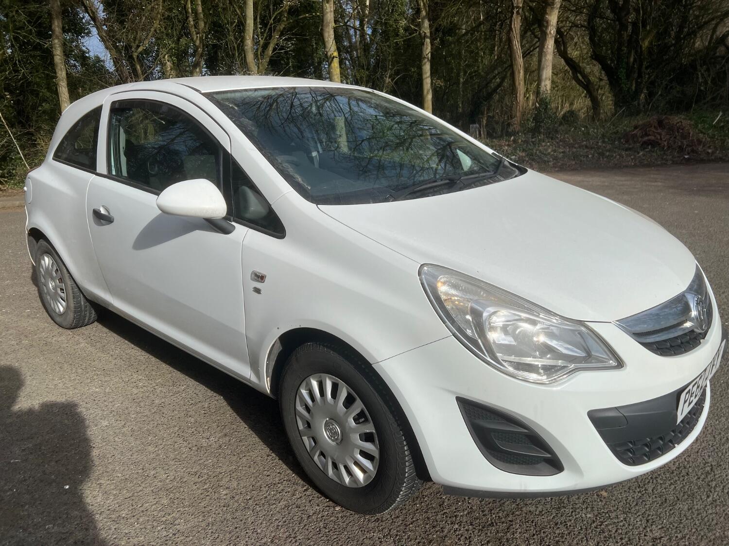 Used Vauxhall Corsa 2012 for sale - 76793291: Photo 2