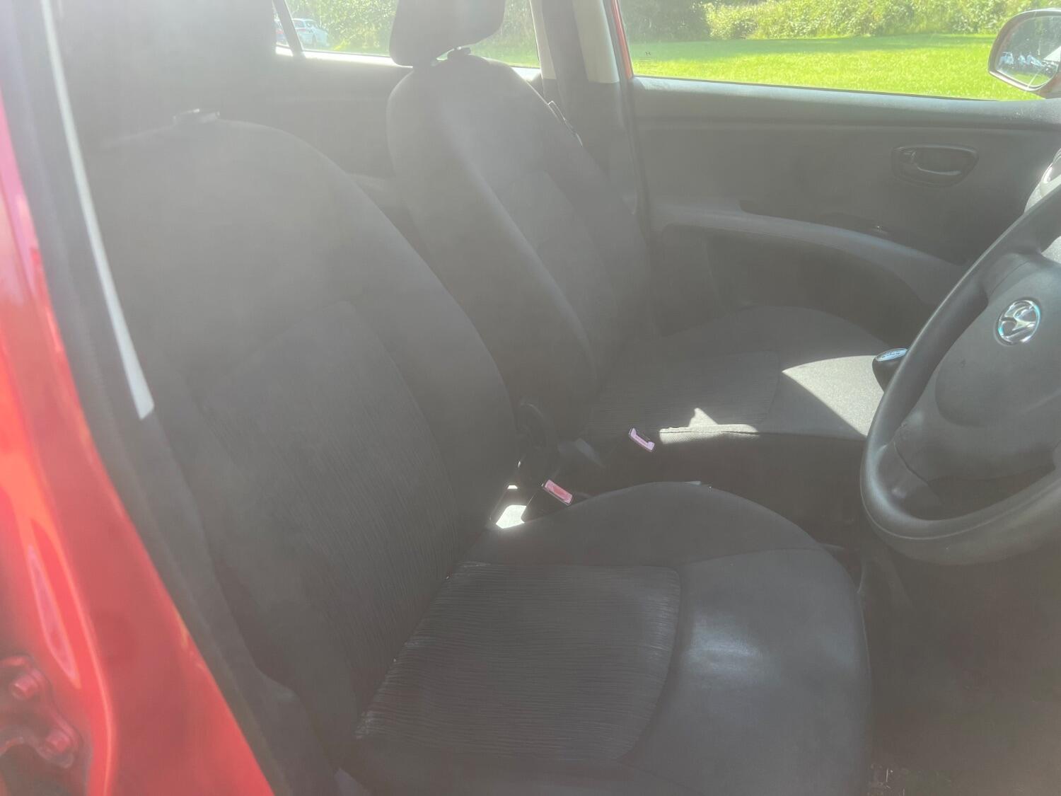 Used Hyundai i10 2011 for sale - 76793229: Photo 10