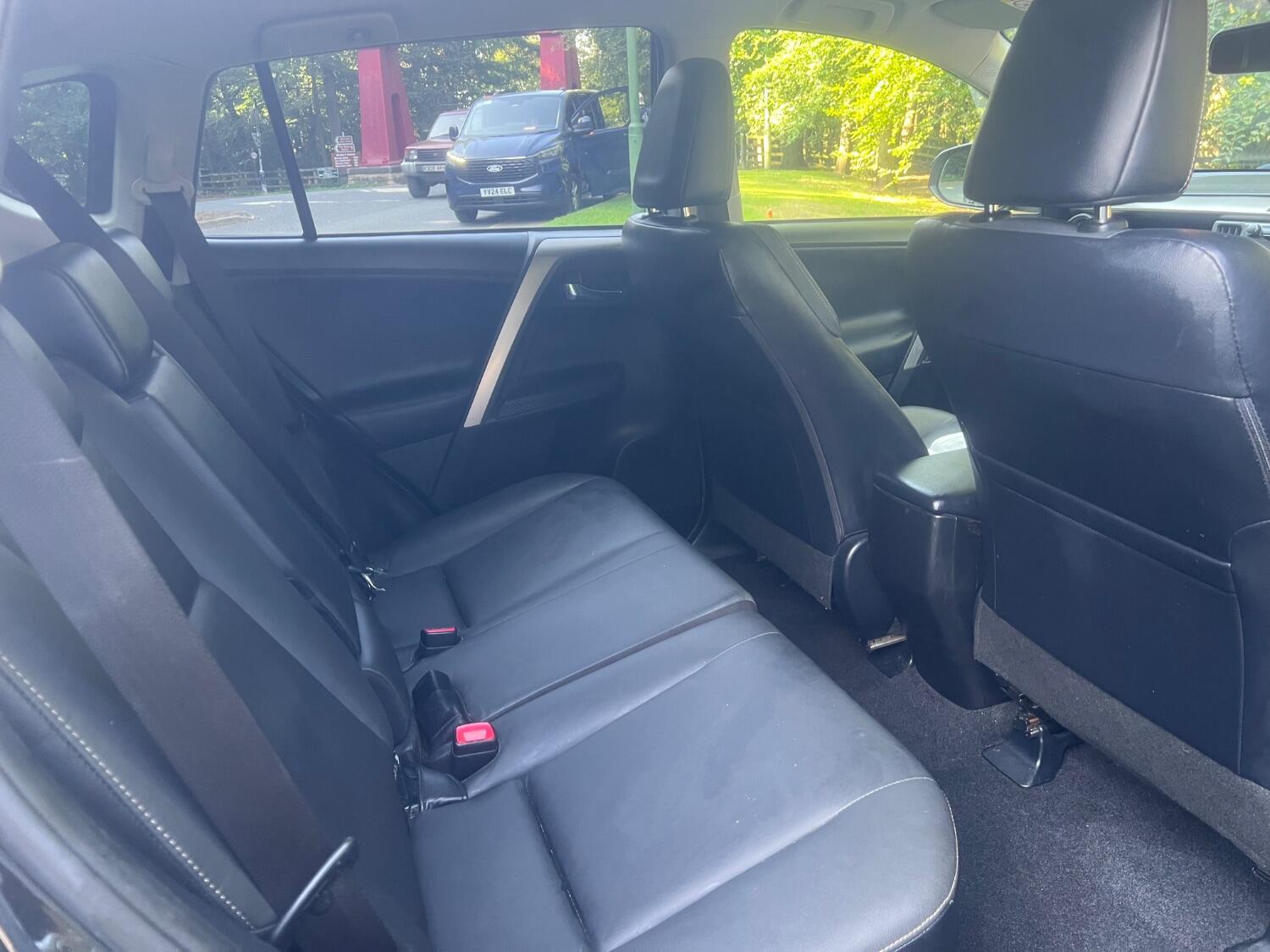 Used Toyota RAV4 2015 for sale - 76793223: Photo 11